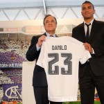 Presentación de Danilo en el palco de honor del Bernabéu
