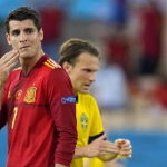 La falta de pegada condena a España al empate en su debut