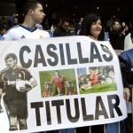 Pancartas de apoyo a Casillas y cánticos de apoyo de Isco