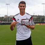 Cristiano Ronaldo recibió el premio Goal 50 al mejor jugador de la temporada 2013/14