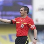 Estrada Fernández se tragó un clarísimo penalti de Mario Suárez en el último minuto del partido