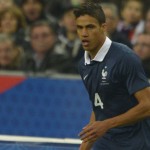 Varane fue titular en el empate de Francia en Belgrado ante Serbia (1-1). Benzema salió en el minuto 60′.
