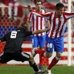 El Atlético de Madrid resuelve a balón parado (2-0) el choque teñido de sangre contra el Deportivo de la Coruña