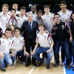 El Junior de baloncesto ofreció el torneo de Hospitalet en el descanso de la final de la Minicopa