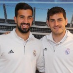 Casillas y Pacheco firmaron autógrafos en el hotel de concentración