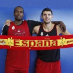 Dos madridistas, Mirotic e Ibaka, en el Palacio animando al Real Madrid