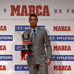 Ronaldo recibe su tercer trofeo Pichichi