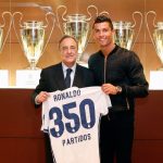Florentino entregó a Cristiano una camiseta por sus 350 partidos en el Real Madrid
