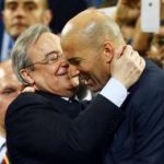 El abrazo de dos grandes: Florentino y Zidane