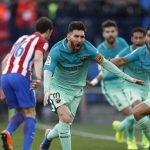 Messi resuelve el partidazo del Calderón y deja al Barça como líder virtual
