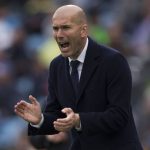 Zidane fue bañado en champán en la rueda de prensa posterior al partido