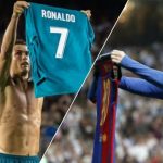 CR7 se la devolvió a Messi y mostró su camiseta al Camp Nou