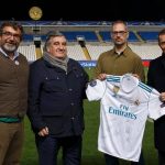 La peña madridista Eleven Bastions acudió al entrenamiento del Real Madrid