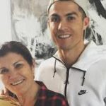 Cristiano regala a su madre la camiseta de la Juventus firmada