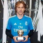 Modric recoge el trofeo al Mejor Creador de Juego de 2018