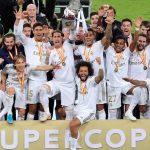 La Supercopa de España ya está expuesta en el Tour del Bernabéu