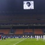 Se guardó un minuto de silencio por la muerte de Maradona. El Madrid luce brazaletos negros en memoria del 10.