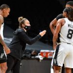 Becky Hammon se convierte en la primera entrenadora de la historia en dirigir a un equipo de la NBA