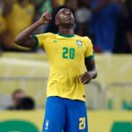Vinicius marca su primer gol con Brasil