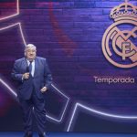 El Real Madrid recibe el distintivo de campeón en la gala de LaLiga