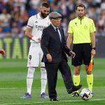 Amancio Amaro hizo el saque de honor antes del Real Madrid- Osasuna