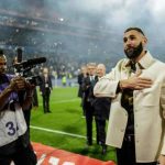 El Olympique de Lyon homenajea a Benzema por su reciente Balón de Oro