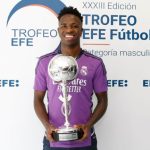 Vinicius recibe el Trofeo EFE al Mejor Jugador Iberoamericano de 2022