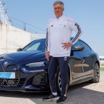La primera plantilla de fútbol recibe los vehículos oficiales de BMW España