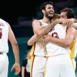 El partidazo de La Familia ( basket masculino), el 49 líder a falta de 3 regatas y la clasificación para la final en Remo ( doble scull mascu), los grades momentos de España en el día 4.