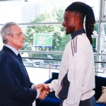 Florentino Pérez visita al equipo antes de la final