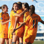 El RM femenino mantiene el pleno de triunfos, 6 de 6 ( 4 en Liga y 2 en la fase previa de Champions). Triple empate en el liderato.