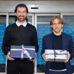 Los jugadores y entrenadores del Real Madrid visitan a los niños hospitalizados