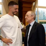 Joselu visitó al equipo en el hotel de concentración