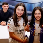 Valverde y Modric firmaron autógrafos a los aficionados en el hotel de concentración en Valencia