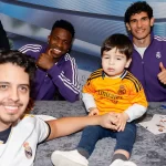 Vinicius y Vallejo, protagonistas en la sesión de firmas en el hotel de concentración