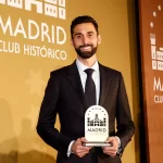 El Real Madrid recibe el premio como Club Histórico Deportivo por el Ayuntamiento de Madrid