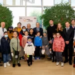 Florentino Pérez visita a los niños ingresados con cáncer